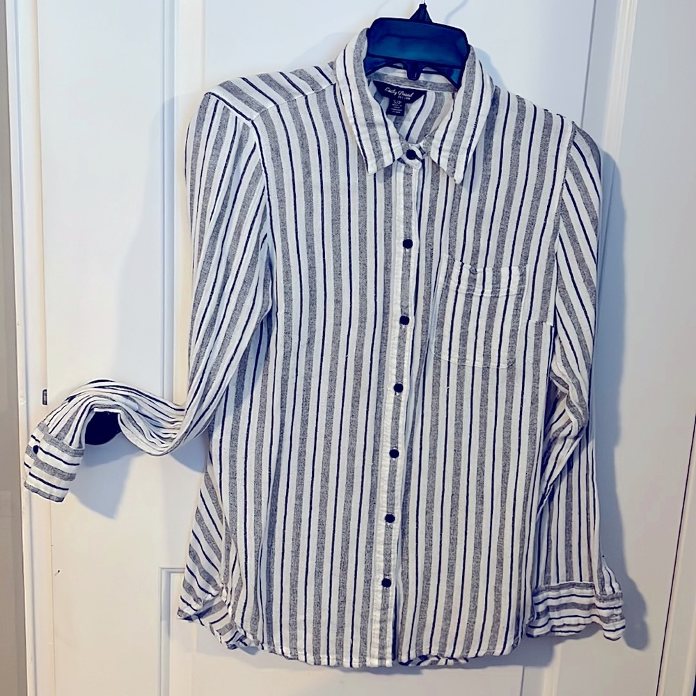 Lucky brand soft linen-type stripped shirt!